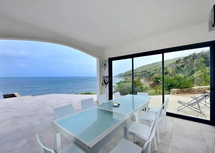 Villa EOLE face à la mer, les pieds dans l'eau